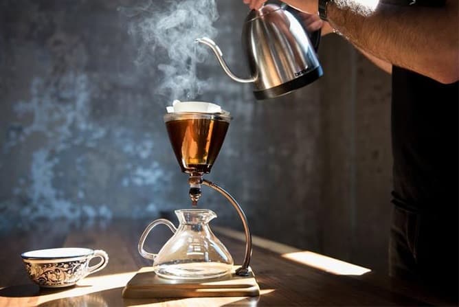 Cafeti&egrave;re goutte-&agrave;-goutte VS Presse fran&ccedil;aise le choc des titans