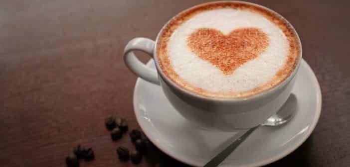 Flat White vs Cappuccino : d&eacute;bat autour du caf&eacute; au lait